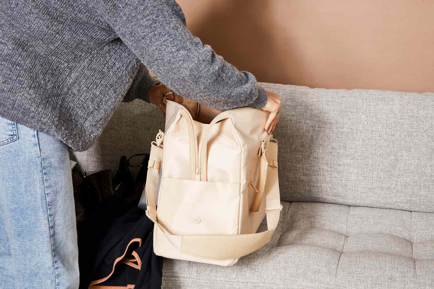 ins-weekender-bags-test-beis-commuter-duffle-jjuliao-16505-b414ba7b7bdb42ddb7c746b4ebbe6454
